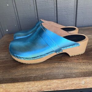 Swedish Hasbeens Metallic Blue Leather Clogs